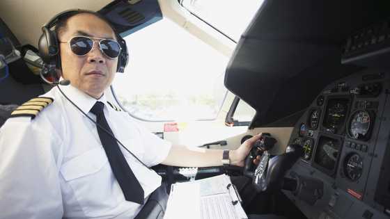 On my first flight as captain, a passenger choked—then I faced a truth I couldn’t escape