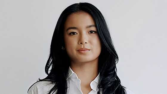 Alex Eala, pumalag nang ibato sa kanya ng isang fan ang pinapipirmahang gamit