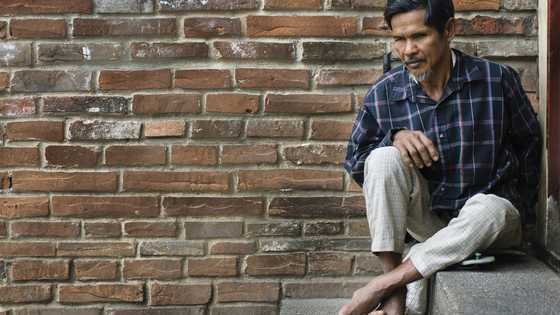 A homeless man found a jewelry box with valuables and a note in an abandoned house