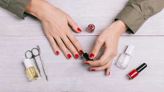 DIY manicure easy steps you can do at home during quarantine