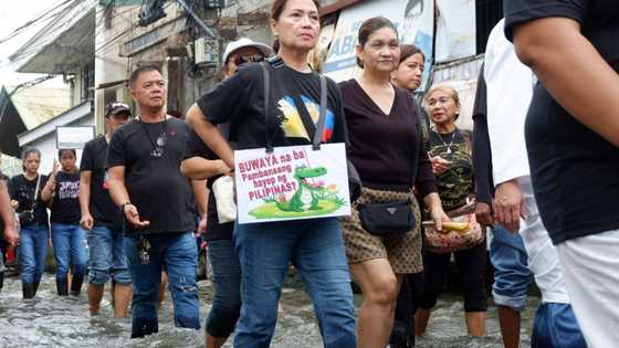 Mga taga-Hagonoy, lumusong sa baha para ipanawagan ang hustisya laban sa korapsyon