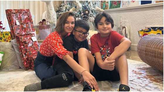 Sarah Lahbati posts new photos with her children, celebrates Christmas with her parents