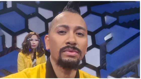 Jhong Hilario, video ng pagkatisod sabay roll niya para muling tumayo habang nangangampanya, viral