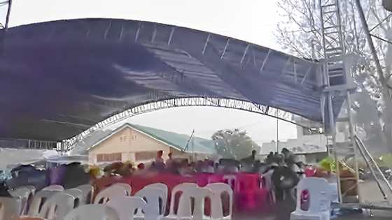 Malaking canopy tent sa graduation rehearsal sa Davao del Norte, bumigay sa lakas ng ulan