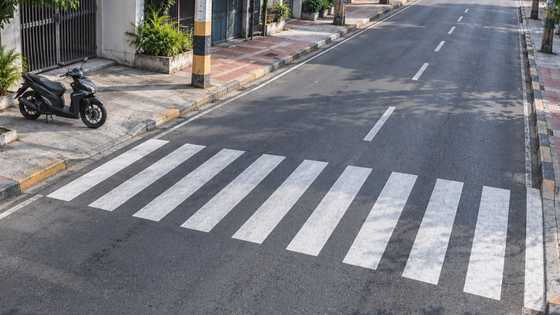 Babae, kritikal matapos mabangga habang tumatawid sa pedestrian lane sa Pasig