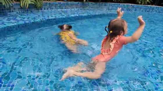 Adorable video of baby Dahlia and baby Thylane swimming together goes viral