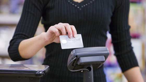 People mocked me when my card got declined while holding a baby — Then something interesting happened