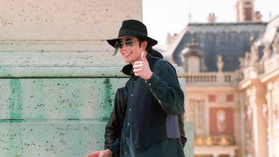 Maduming medyas ni Michael Jackson, nabenta ng mahigit kalahating milyong piso