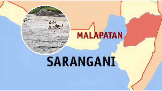 Dedikasyon ng mga titser na tumatawid sa ilog sa gitna ng ulan, viral sa social media
