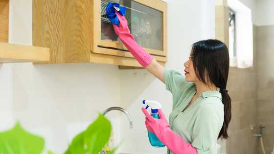 “Get on your knees and clean it!” Customer screamed — 10 minutes later, he was apologising