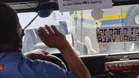 Viral ang karatula sa loob ng jeepney na may nakasulat na apela ng driver: “Kung sino po may gusto”
