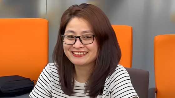 Alice Guo, nakangiti habang tumatangging sagutin ang mga tanong ng reporters