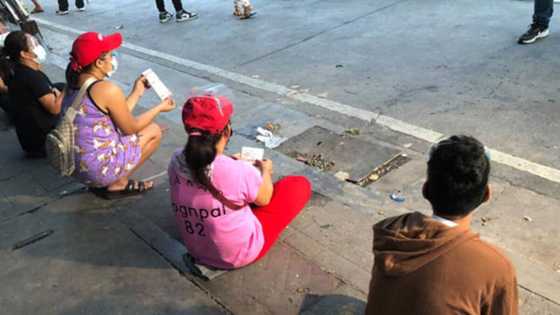 Ilang residenteng nakapila sa Maginhawa community pantry, tineketan ng Quezon City Task Force Disiplina