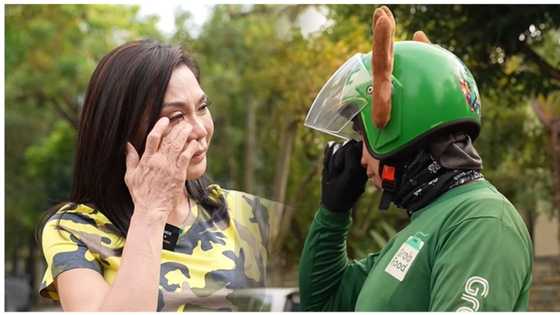 Grab delivery driver, naiyak matapos makatanggap ng biyaya mula kay Vicki Belo