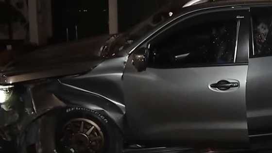 Pickup na minamaneho ng lalaking nakaunipormeng DPWH, sumalpok sa concrete barrier sa Pasig