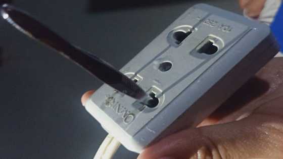 Bata, nakaiwas sa tiyak na kapahamakan dahil sa brownout; maliit na “tiyani”, isinaksak sa extension cord