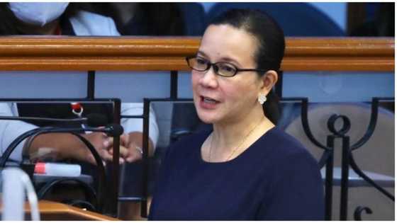 Sen. Grace Poe, isinulat ang initials na "JSP" sa puntod ng inang si Susan Roces