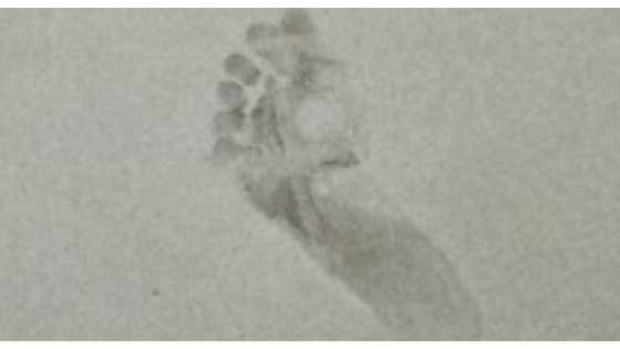 Kakakilabot! Misteryosong footprint ng baby sa mall, dumarami ang nakakakita