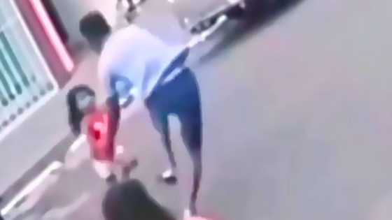 Video ng pagsagip ng isang lalaki sa batang akmang tatawid sa daan kahit maraming sasakyan, viral