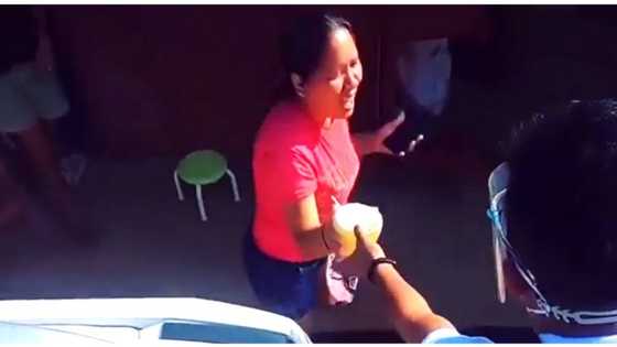 Video ng feeding program na inakalang nanghuhuli ng walang face mask at shield, viral