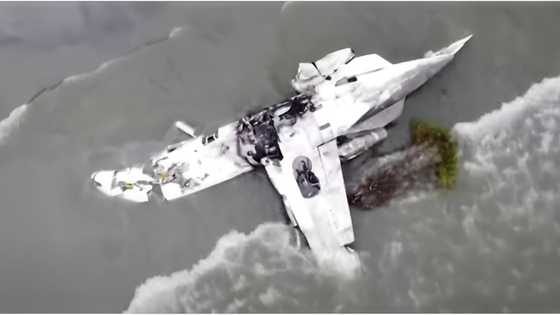 Piloto, patay matapos sumabog at dumausdos sa dagat ang private plane na inilalapag niya
