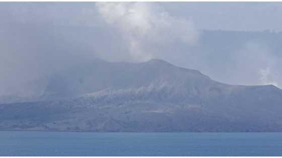 Mga tao sa Taal Volcano Island, pinalilikas dahil sa pag-aalboroto ng bulkan