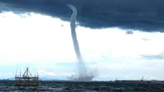 Video ng malaking waterspout sa karagatan ng Bacolod City, nag-viral; pagngangalit nito nasaksihan ng marami