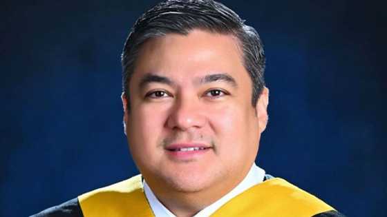 Jomari Yllana, finlex kanyang graduation photo; isa na ngayong master’s degree holder