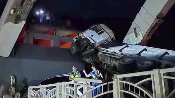 Tulay sa Isabela, bumigay nang may dumaang truck; 6 sugatan sa insidente