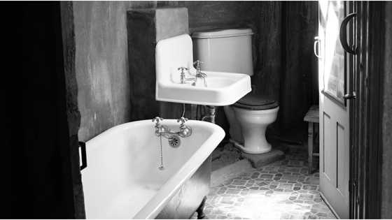 Mag-asawa, kinulong umano ang anak sa banyo at ikinadena sa tabi ng inidoro sa loob ng 6 na taon