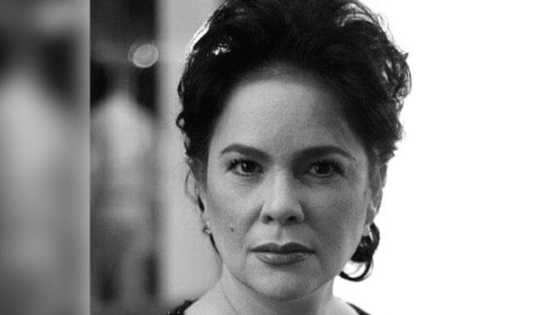 Video ng paru-paru na dumapo sa dibdib ni Coco Martin sa inurnment ni Jaclyn, viral: “Mommy Jane”