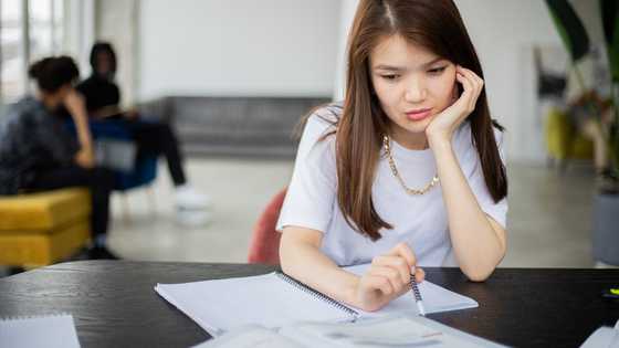 She Walked Out of Handover in Tears — He Called Her Back, Fixed the Remark, and Drew a Plan