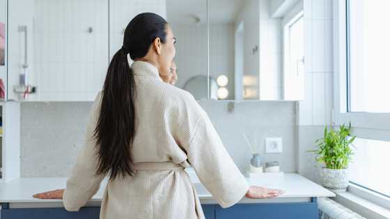 My husband only allowed me 4 minutes in the shower — Then his father taught him a lesson
