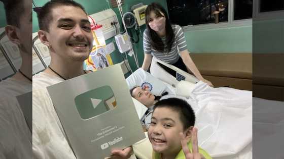 Andrew Schimmer at pamilya, masayang natanggap ang Silver Play Button mula sa YT