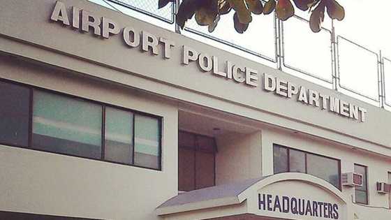 Female NAIA screening officer nagnakaw umano, nahuli sa CCTV na naglagay daw ng $300 sa bibig
