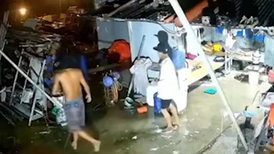 2 lalaki, huli sa CCTV habang ninanakawan ang natutulog na construction workers