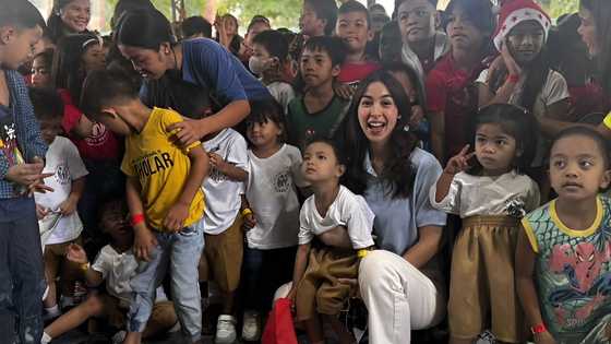 Julia Barretto, namigay ng mga regalo sa 500 scholars sa isang charity event