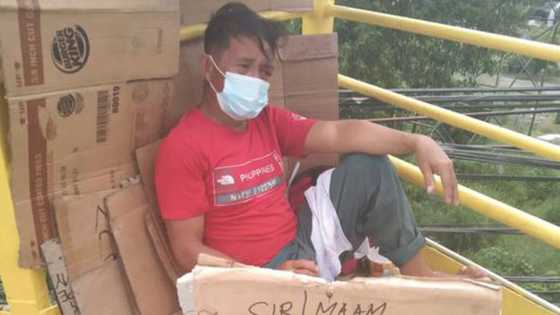 Photo of exhausted hungry man still waiting for biyahe goes viral