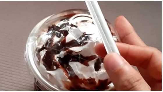 Netizen, nagulat nang malamang "edible" pala ang straw ng kanyang inumin
