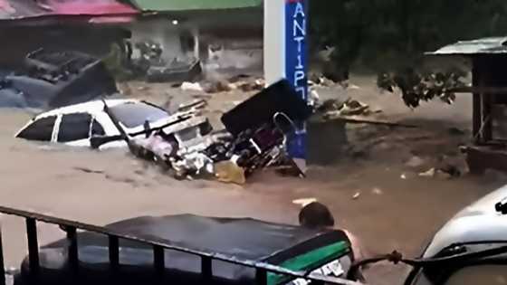 Video ng rumaragasang baha sa Antipolo kung saan makikitang tinangay mga sasakyan, viral