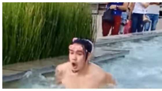 Sekyu na sumita sa nag-swimming sa fountain sa isang mall, natanggal di umano sa trabaho