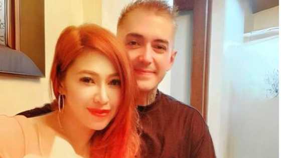 Andrew Schimmer at misis na si Dimpz, pinakilala sa publiko ang kanilang anak na si Jasmine Andrei