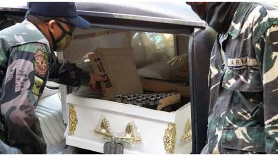 Driver ng karo ng patay, arestado sa tangkang pagpuslit ng ilang kahong bote ng gin