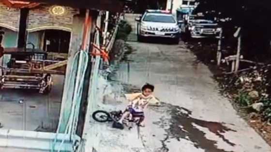 Video that shows residents running inside their homes at the sight of a police car goes viral