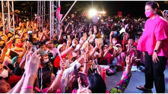 VP Leni na naka-tsinelas sa beach-side campaign rally, viral