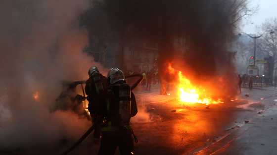 SUV set ablaze by unidentified motorcycle rider in Quezon City; incident caught on CCTV