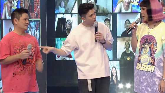 Vice Ganda at Vhong Navarro, pinuna ang t-shirt ni Ogie Alcasid: “butas-butas”