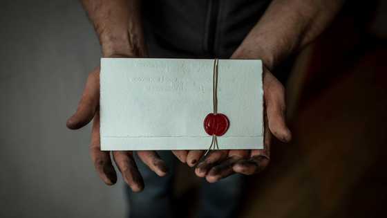 I found a hidden note my boyfriend’s ex left—after I showed him, I reached out & it changed my life