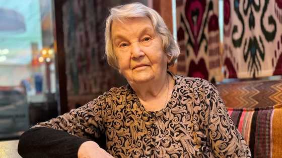 My Family Left Grandma at a Restaurant to Ditch the Check—They Messed with the Wrong Granddaughter