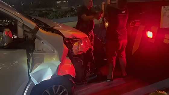 Speeding van crashes into Jones Bridge railings; foreign-looking driver detained